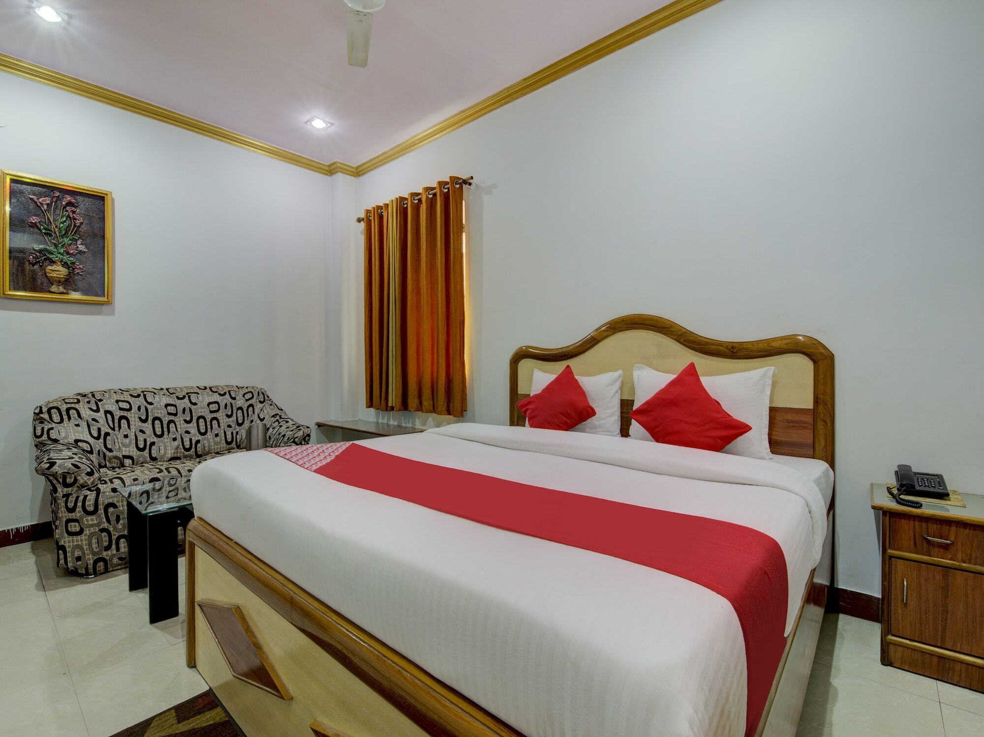 Oyo 4275 Hotel Sunraj Residency รานจี ภายนอก รูปภาพ
