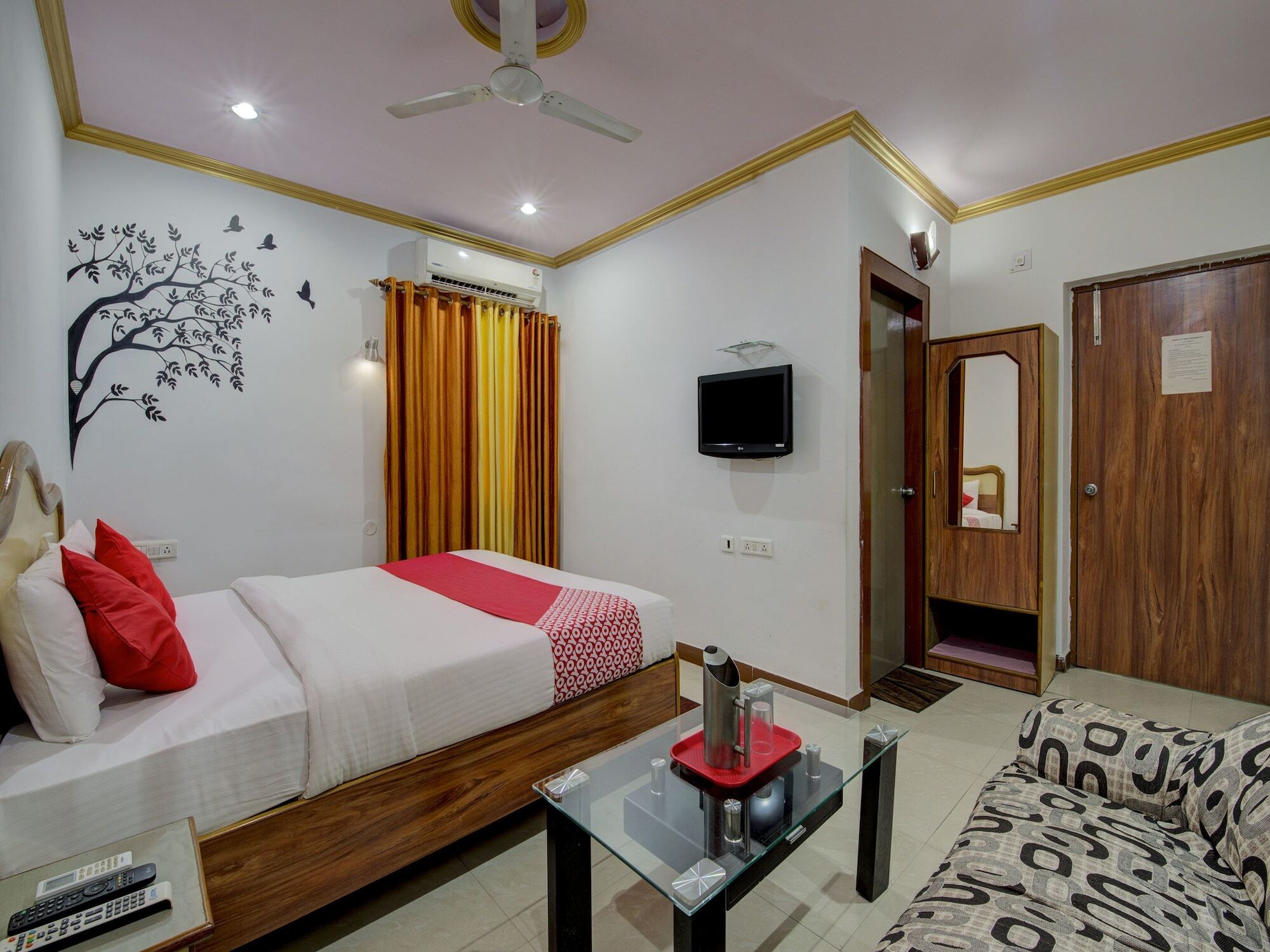 Oyo 4275 Hotel Sunraj Residency รานจี ภายนอก รูปภาพ